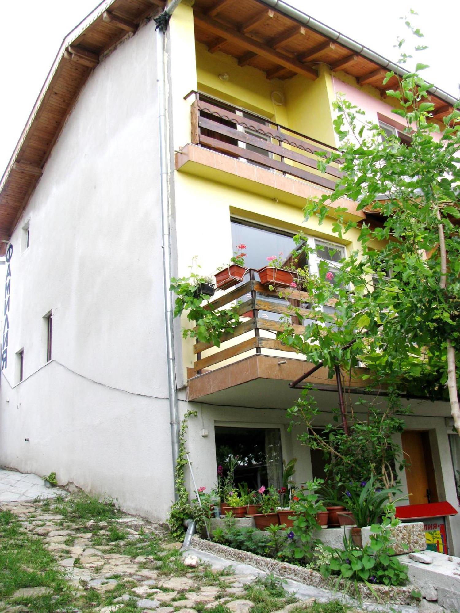 Guest House Familia Szamovodene Kültér fotó