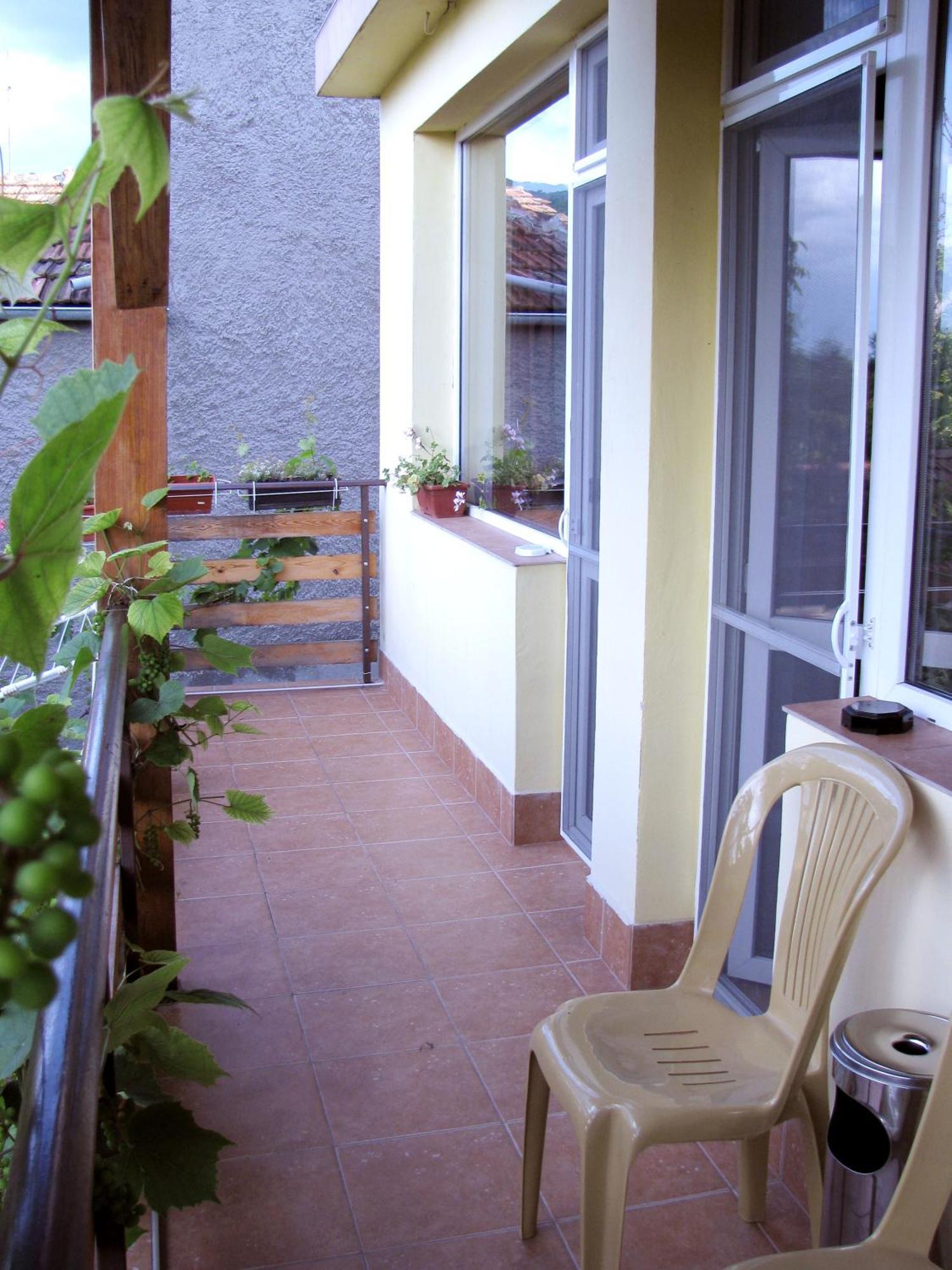 Guest House Familia Szamovodene Kültér fotó