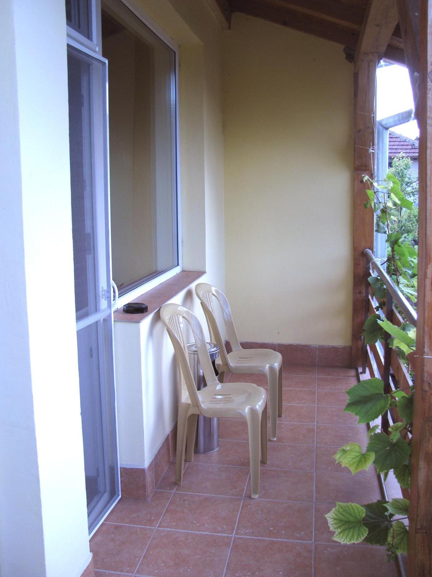 Guest House Familia Szamovodene Kültér fotó